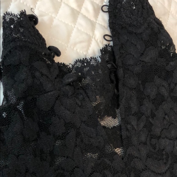 Open back lace body on dress - Picture 5 of 9